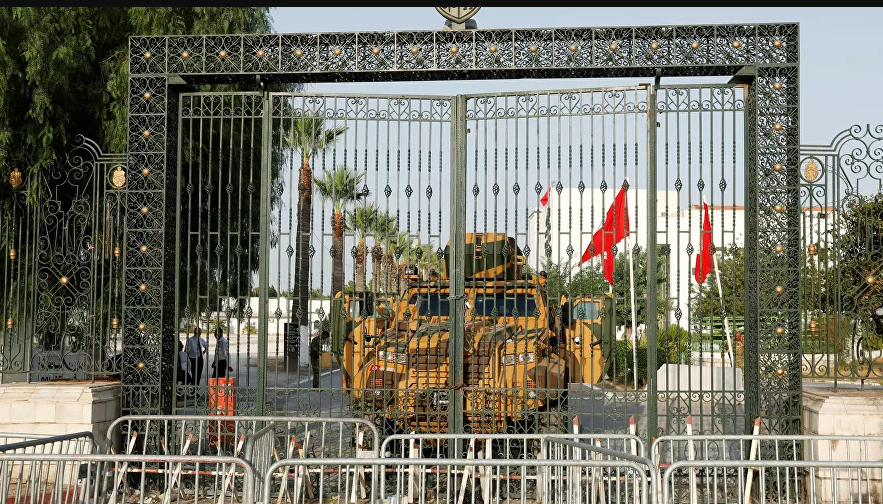 القضاء التونسي يفتح تحقيقاً بحق عدد من النواب بقضايا فساد وإستغلال نفوذ وإرهاب